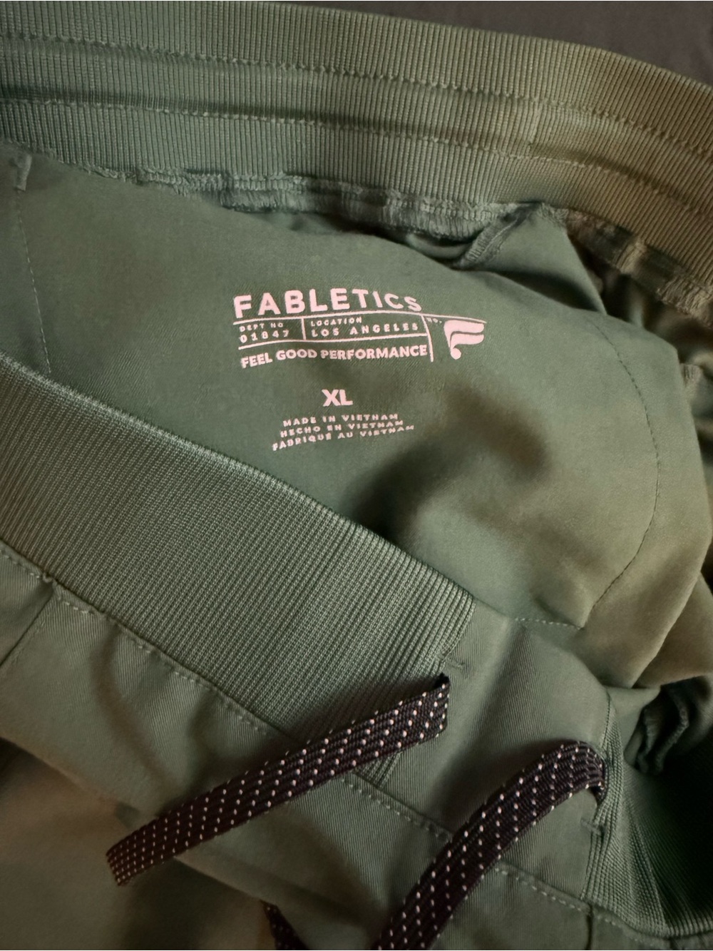 Fabletics Scrub Set – Size XL 💚 - Picture 3 of 3